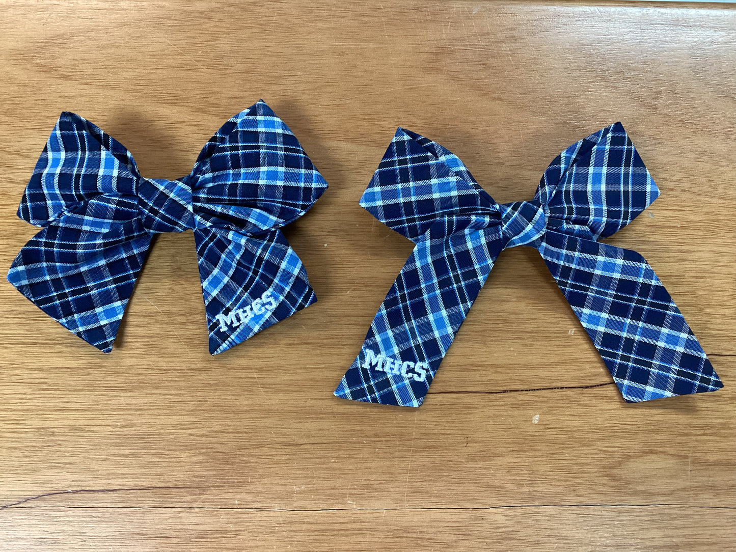 Medium PLAID bow